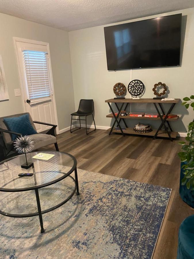 Hhi Homes- Newly Renovated Cozy Modern Pet-Friendly Villa-Ideal Location ヒルトンヘッドアイランド エクステリア 写真