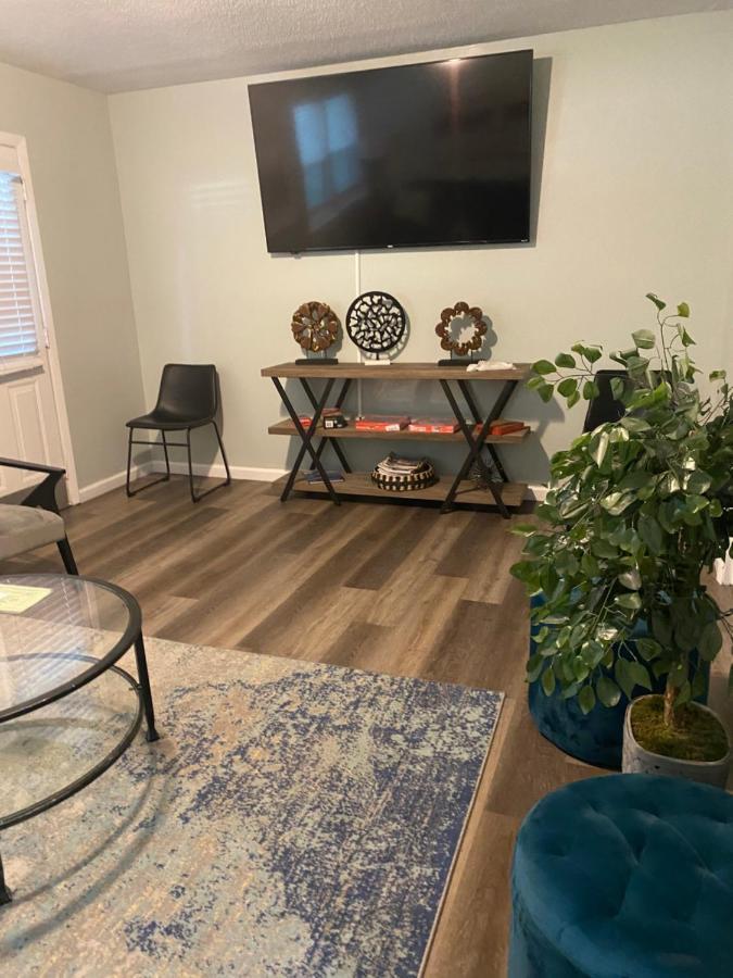 Hhi Homes- Newly Renovated Cozy Modern Pet-Friendly Villa-Ideal Location ヒルトンヘッドアイランド エクステリア 写真