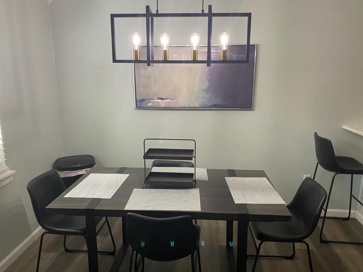 Hhi Homes- Newly Renovated Cozy Modern Pet-Friendly Villa-Ideal Location ヒルトンヘッドアイランド エクステリア 写真