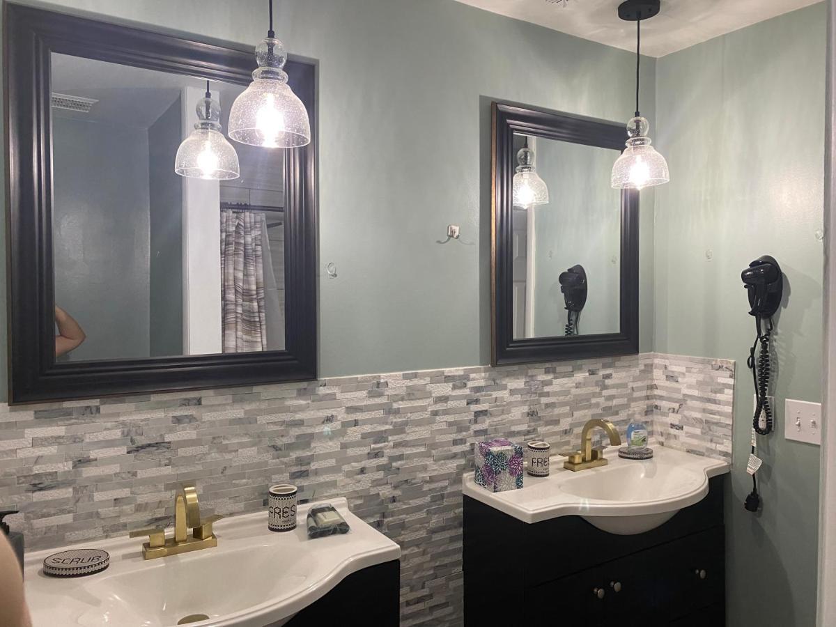 Hhi Homes- Newly Renovated Cozy Modern Pet-Friendly Villa-Ideal Location ヒルトンヘッドアイランド エクステリア 写真