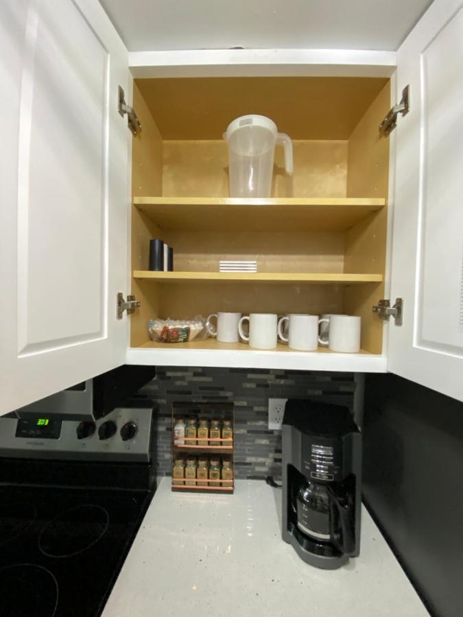 Hhi Homes- Newly Renovated Cozy Modern Pet-Friendly Villa-Ideal Location ヒルトンヘッドアイランド エクステリア 写真