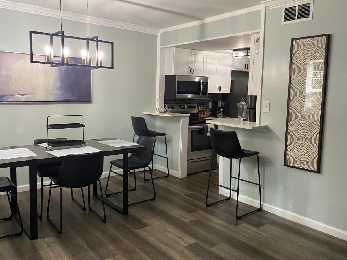 Hhi Homes- Newly Renovated Cozy Modern Pet-Friendly Villa-Ideal Location ヒルトンヘッドアイランド エクステリア 写真