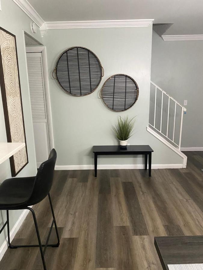 Hhi Homes- Newly Renovated Cozy Modern Pet-Friendly Villa-Ideal Location ヒルトンヘッドアイランド エクステリア 写真