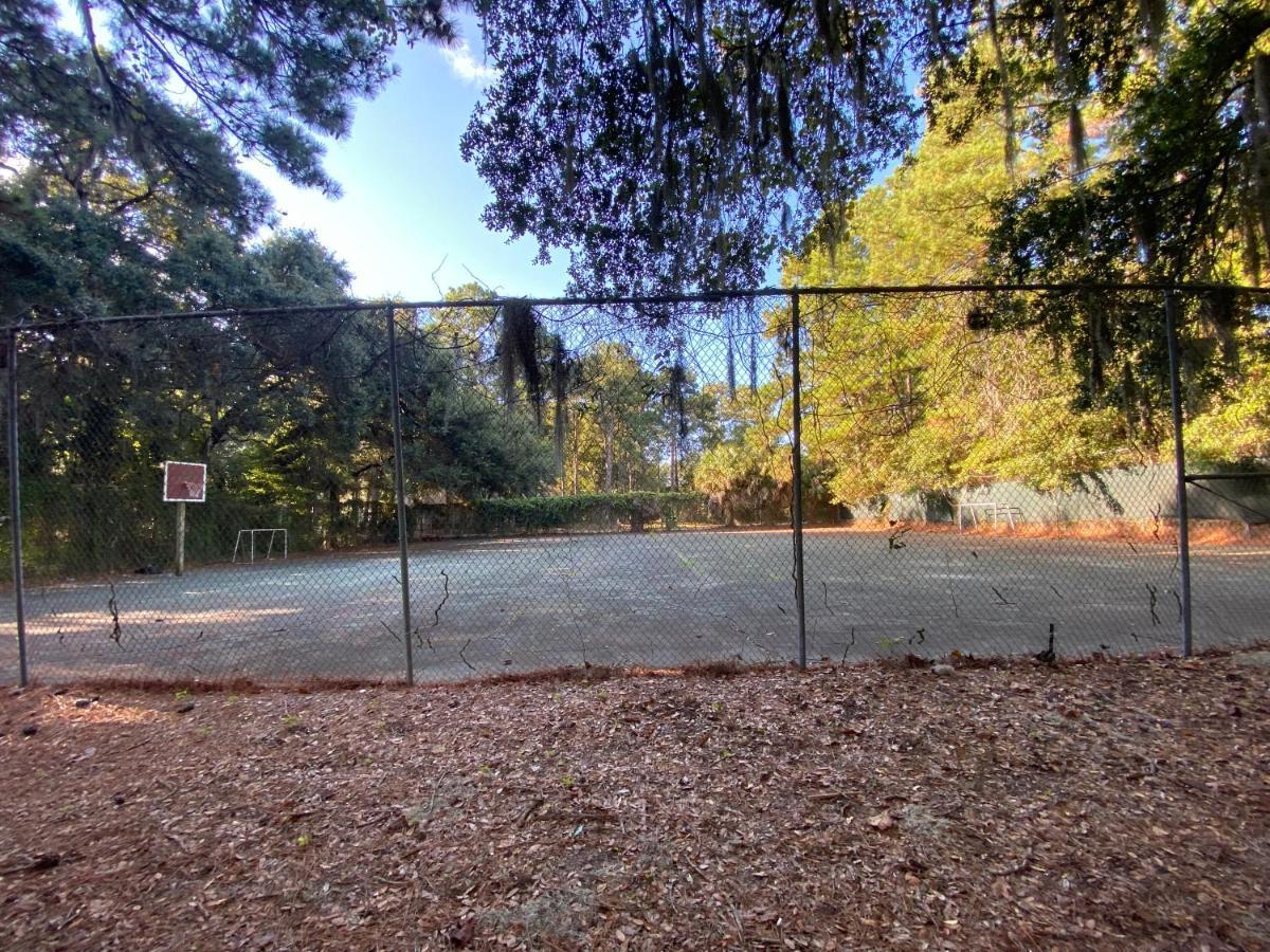 Hhi Homes- Newly Renovated Cozy Modern Pet-Friendly Villa-Ideal Location ヒルトンヘッドアイランド エクステリア 写真