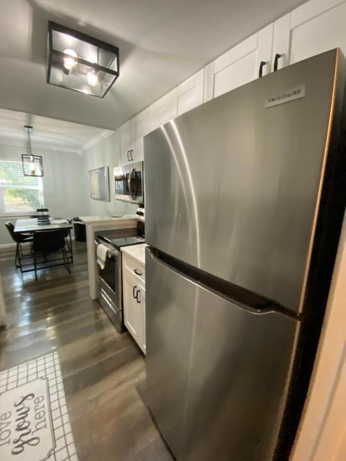 Hhi Homes- Newly Renovated Cozy Modern Pet-Friendly Villa-Ideal Location ヒルトンヘッドアイランド エクステリア 写真
