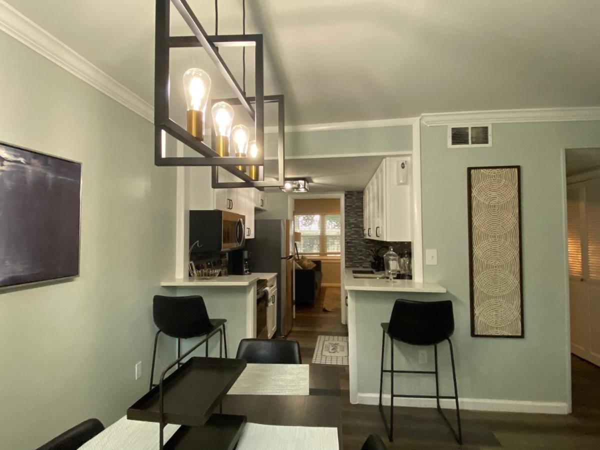 Hhi Homes- Newly Renovated Cozy Modern Pet-Friendly Villa-Ideal Location ヒルトンヘッドアイランド エクステリア 写真