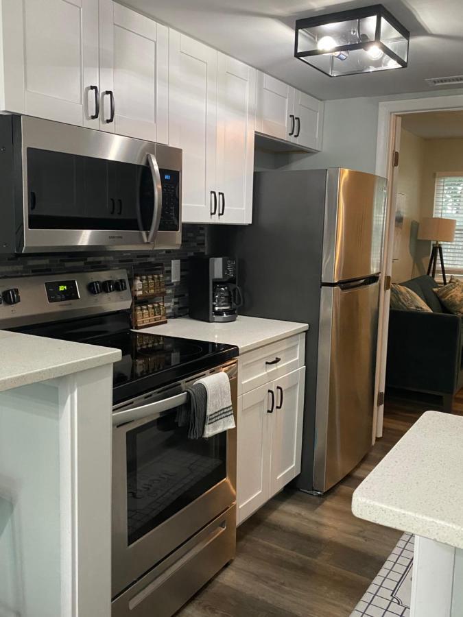 Hhi Homes- Newly Renovated Cozy Modern Pet-Friendly Villa-Ideal Location ヒルトンヘッドアイランド エクステリア 写真