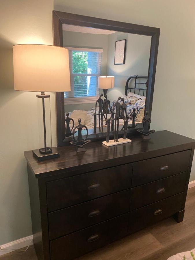 Hhi Homes- Newly Renovated Cozy Modern Pet-Friendly Villa-Ideal Location ヒルトンヘッドアイランド エクステリア 写真