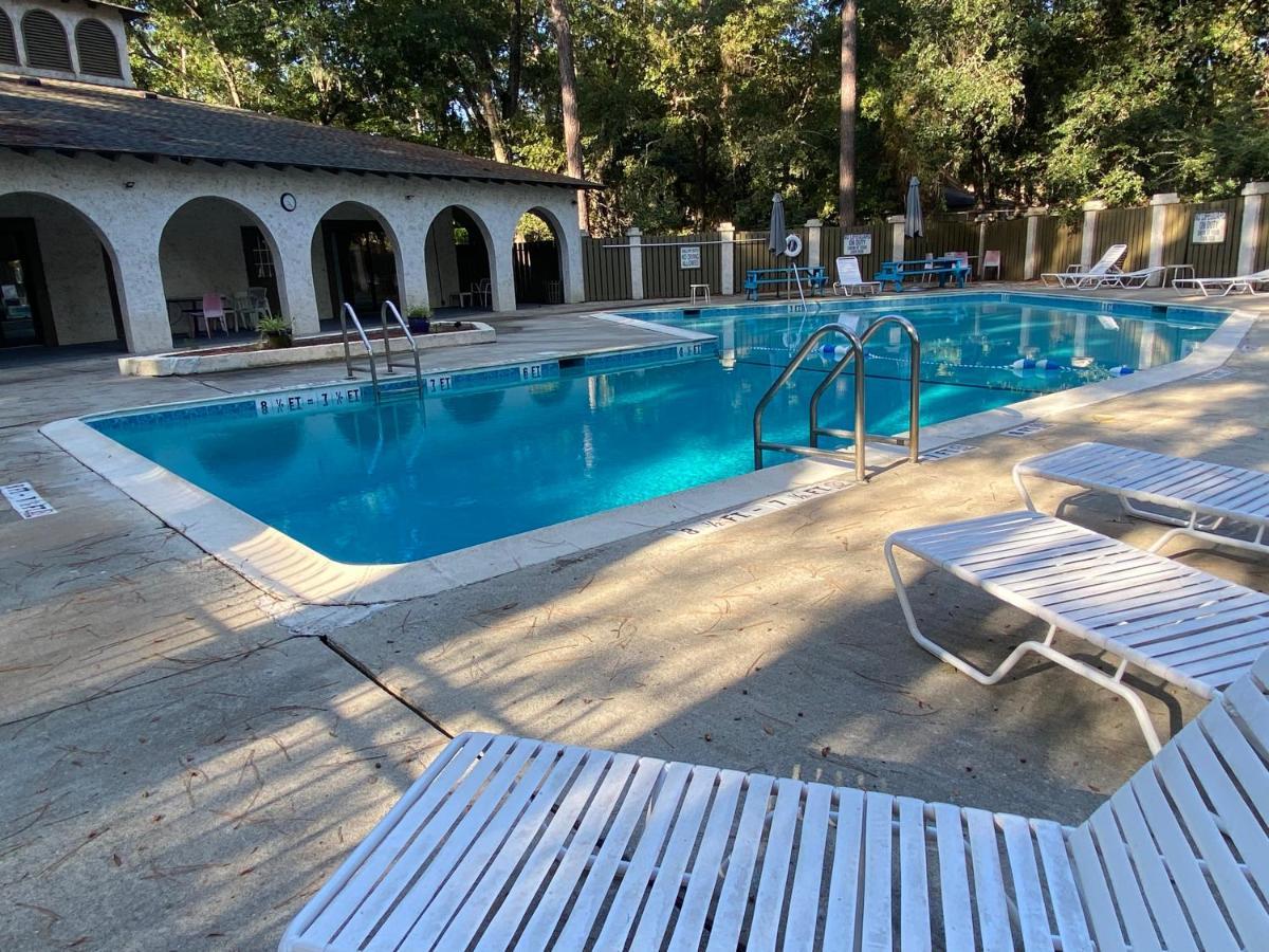 Hhi Homes- Newly Renovated Cozy Modern Pet-Friendly Villa-Ideal Location ヒルトンヘッドアイランド エクステリア 写真