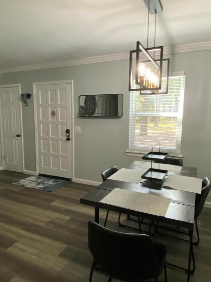 Hhi Homes- Newly Renovated Cozy Modern Pet-Friendly Villa-Ideal Location ヒルトンヘッドアイランド エクステリア 写真