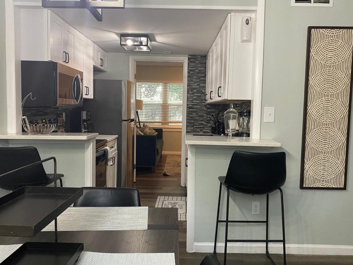Hhi Homes- Newly Renovated Cozy Modern Pet-Friendly Villa-Ideal Location ヒルトンヘッドアイランド エクステリア 写真