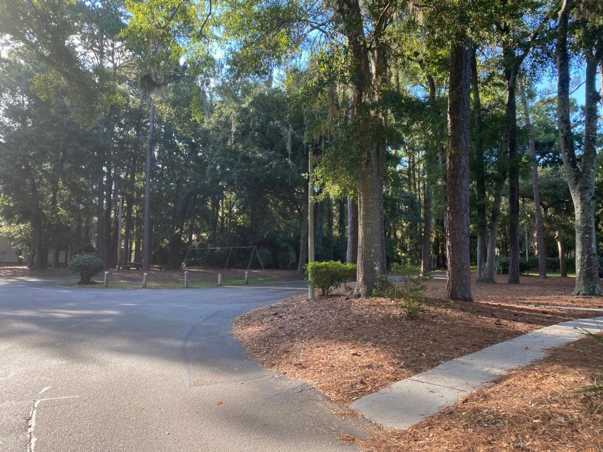 Hhi Homes- Newly Renovated Cozy Modern Pet-Friendly Villa-Ideal Location ヒルトンヘッドアイランド エクステリア 写真