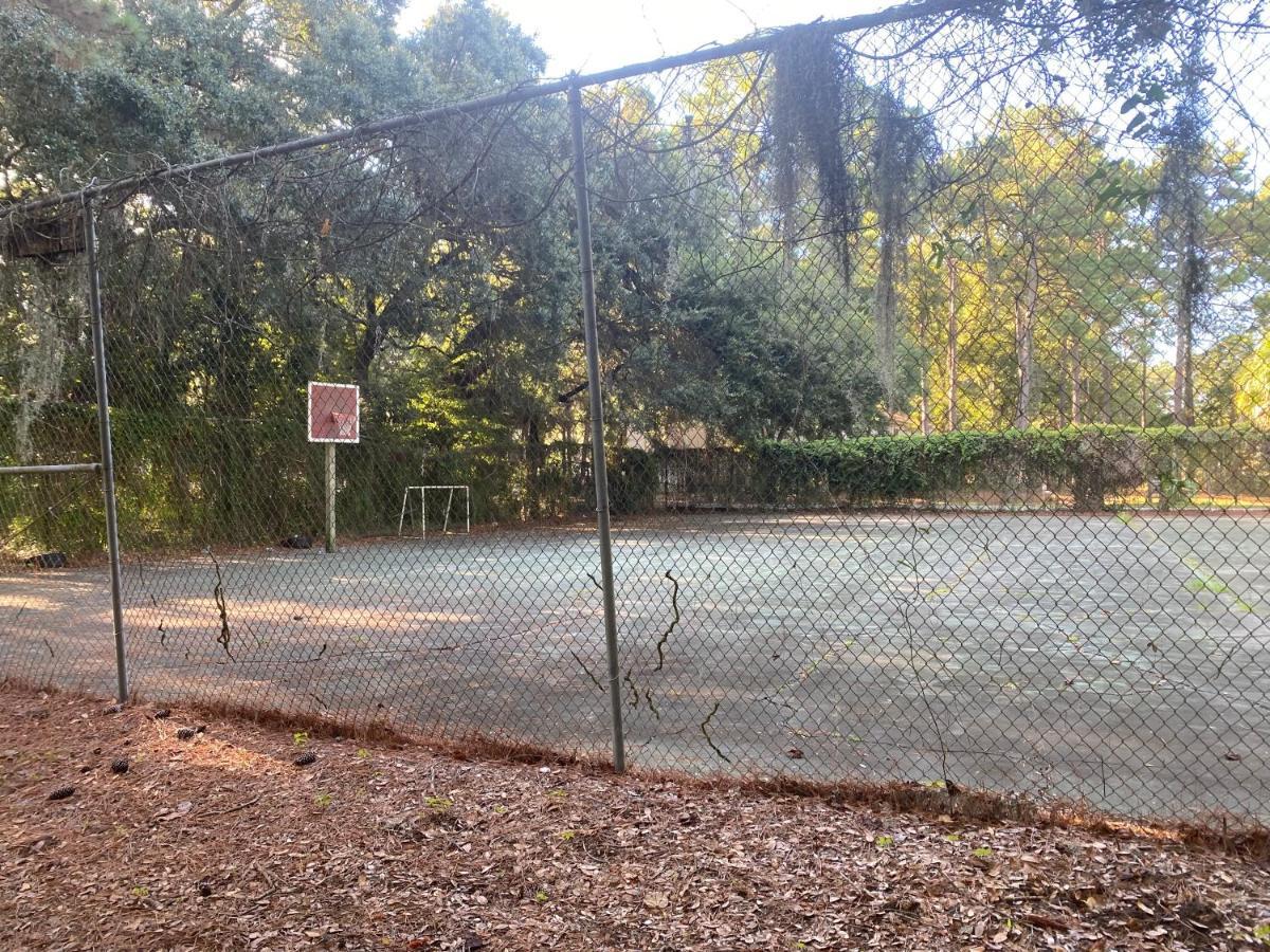 Hhi Homes- Newly Renovated Cozy Modern Pet-Friendly Villa-Ideal Location ヒルトンヘッドアイランド エクステリア 写真