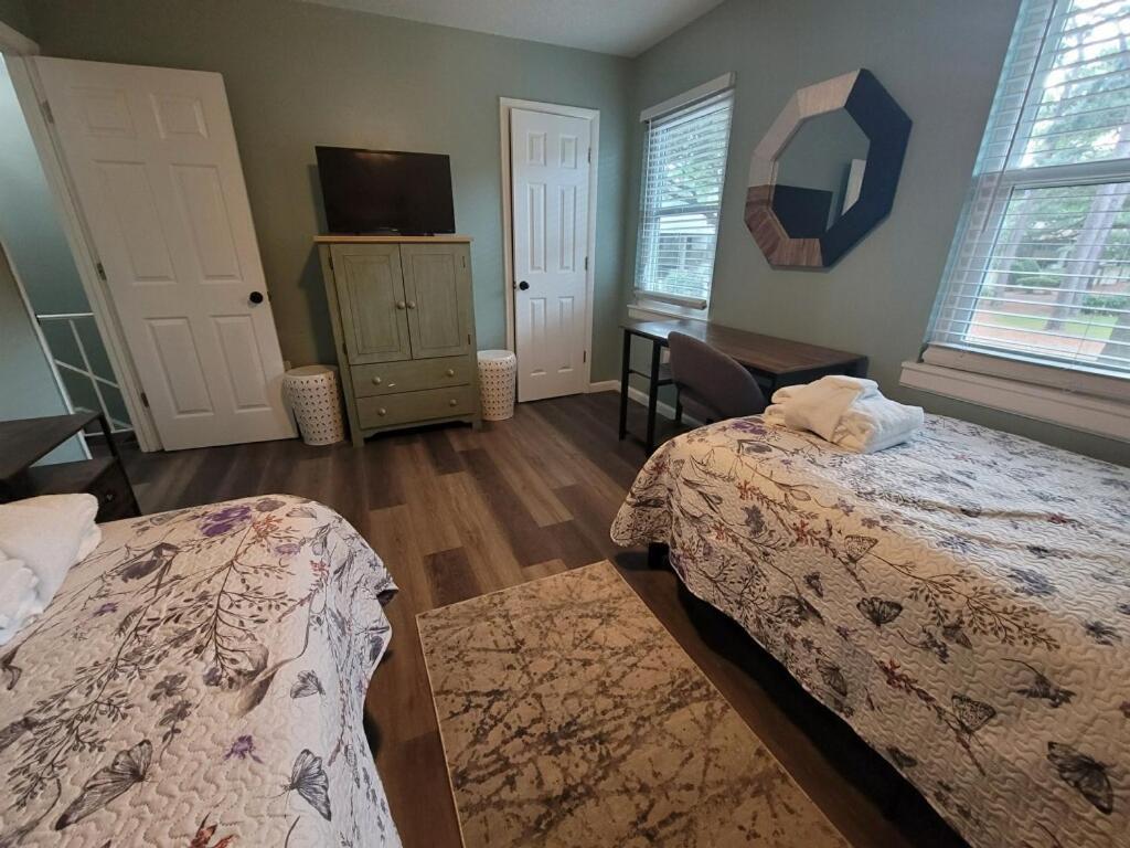 Hhi Homes- Newly Renovated Cozy Modern Pet-Friendly Villa-Ideal Location ヒルトンヘッドアイランド エクステリア 写真