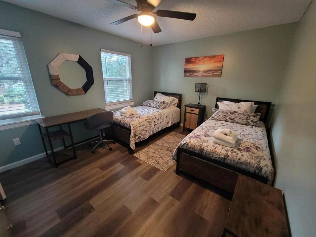 Hhi Homes- Newly Renovated Cozy Modern Pet-Friendly Villa-Ideal Location ヒルトンヘッドアイランド エクステリア 写真